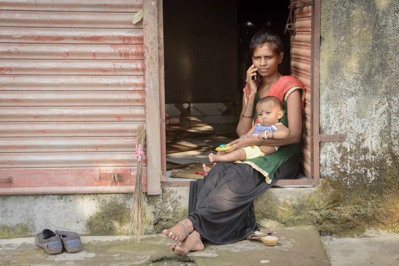 A mother in India in the mMitra program run by ARMMAN.
